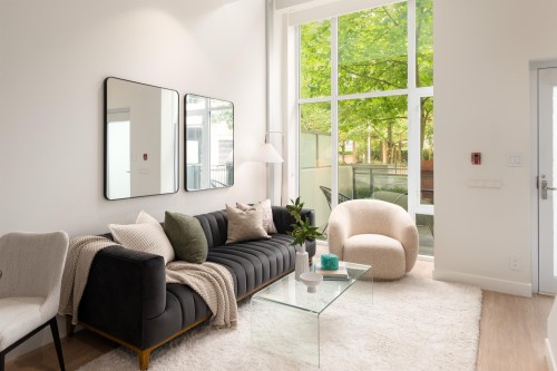 149 1St Avenue E, Vancouver, BC - Indoor Photo Showing Living Room