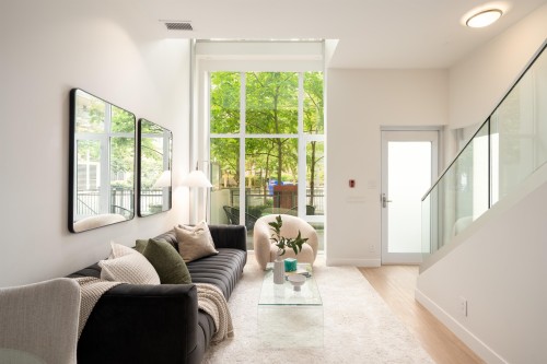 149 1St Avenue E, Vancouver, BC - Indoor Photo Showing Living Room