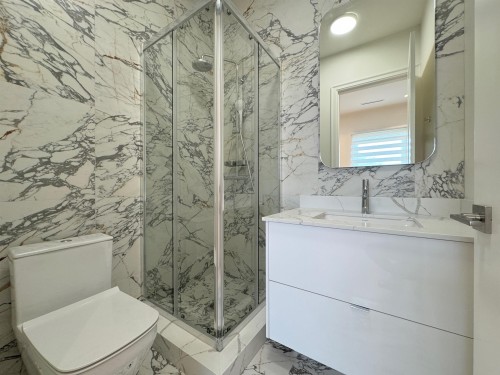 10480 No 4 Road, Richmond, BC - Indoor Photo Showing Bathroom