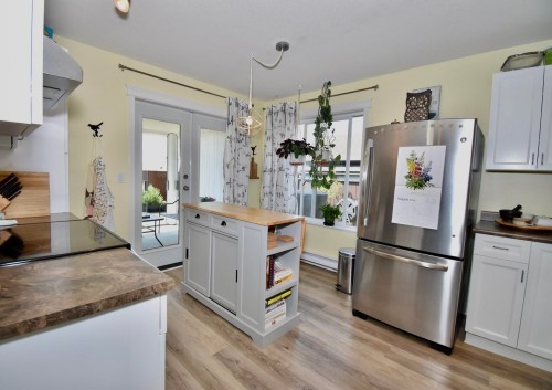 6315 Tower Road, Sechelt, BC - Indoor Photo Showing Kitchen
