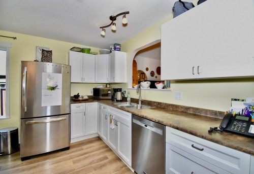 6315 Tower Road, Sechelt, BC - Indoor Photo Showing Kitchen With Double Sink