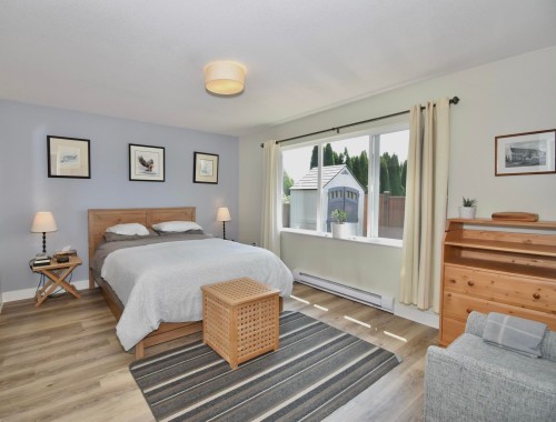 6315 Tower Road, Sechelt, BC - Indoor Photo Showing Bedroom
