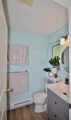 6315 Tower Road, Sechelt, BC - Indoor Photo Showing Bathroom