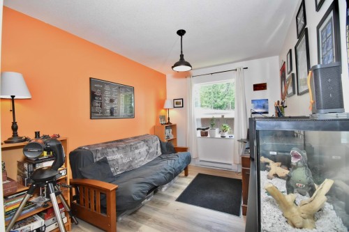 6315 Tower Road, Sechelt, BC - Indoor Photo Showing Living Room With Fireplace