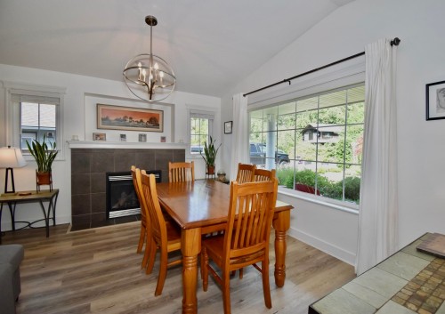 6315 Tower Road, Sechelt, BC - Indoor Photo Showing Dining Room With Fireplace