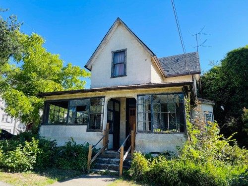 239 Fourth Street  New Westminster, BC V3L 2T9