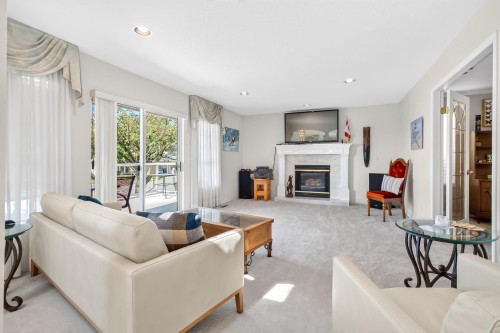 1252 Dewar Way, Port Coquitlam, BC - Indoor Photo Showing Living Room With Fireplace