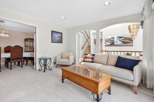 1252 Dewar Way, Port Coquitlam, BC - Indoor Photo Showing Living Room