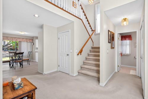 1252 Dewar Way, Port Coquitlam, BC - Indoor Photo Showing Other Room