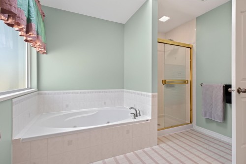 1252 Dewar Way, Port Coquitlam, BC - Indoor Photo Showing Bathroom