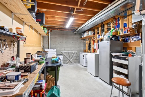 1252 Dewar Way, Port Coquitlam, BC - Indoor Photo Showing Other Room