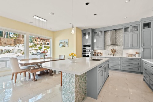 1408 Strawline Hill Street, Coquitlam, BC - Indoor Photo Showing Kitchen With Upgraded Kitchen