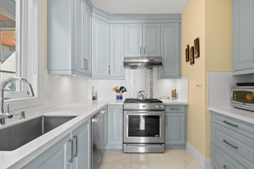 1408 Strawline Hill Street, Coquitlam, BC - Indoor Photo Showing Kitchen With Upgraded Kitchen