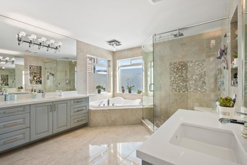 1408 Strawline Hill Street, Coquitlam, BC - Indoor Photo Showing Bathroom