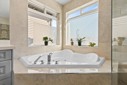 1408 Strawline Hill Street, Coquitlam, BC - Indoor Photo Showing Bathroom