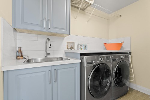 1408 Strawline Hill Street, Coquitlam, BC - Indoor Photo Showing Laundry Room