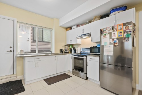 1408 Strawline Hill Street, Coquitlam, BC - Indoor Photo Showing Kitchen