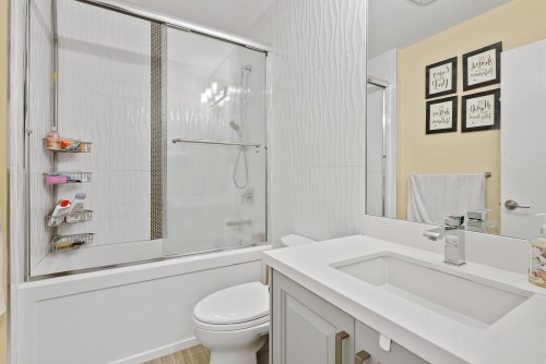 1408 Strawline Hill Street, Coquitlam, BC - Indoor Photo Showing Bathroom