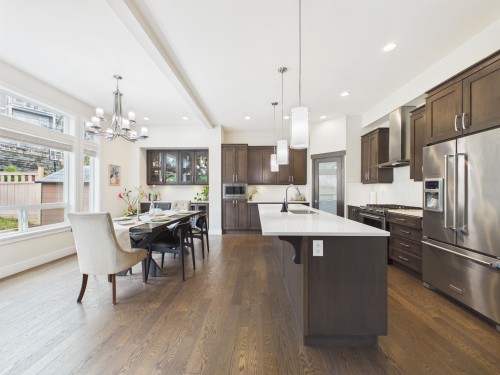 3501 Bishop Place, Coquitlam, BC - Indoor Photo Showing Kitchen With Upgraded Kitchen