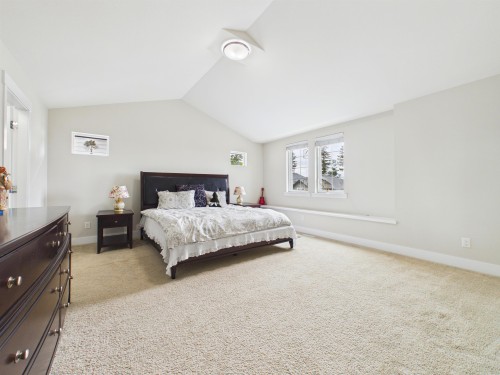 3501 Bishop Place, Coquitlam, BC - Indoor Photo Showing Bedroom