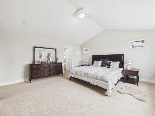 3501 Bishop Place, Coquitlam, BC - Indoor Photo Showing Bedroom