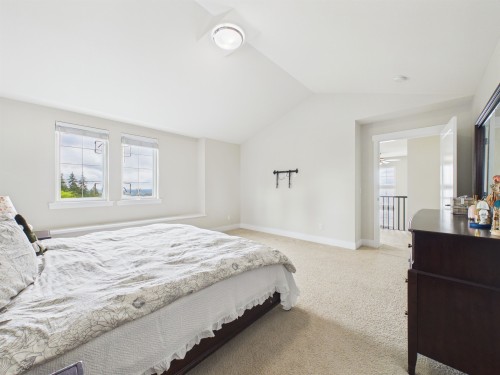 3501 Bishop Place, Coquitlam, BC - Indoor Photo Showing Bedroom