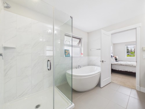 3501 Bishop Place, Coquitlam, BC - Indoor Photo Showing Bathroom