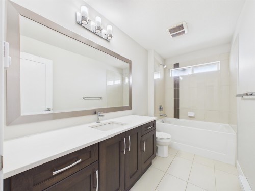 3501 Bishop Place, Coquitlam, BC - Indoor Photo Showing Bathroom