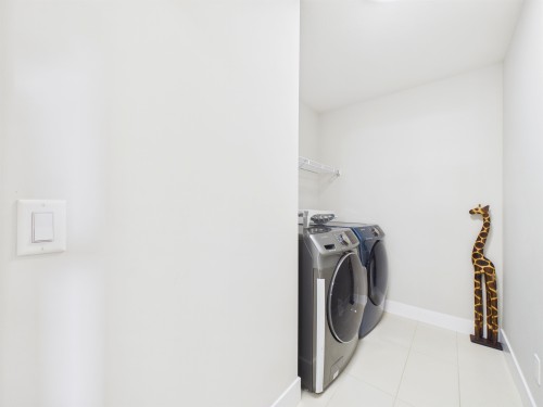 3501 Bishop Place, Coquitlam, BC - Indoor Photo Showing Laundry Room