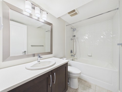 3501 Bishop Place, Coquitlam, BC - Indoor Photo Showing Bathroom