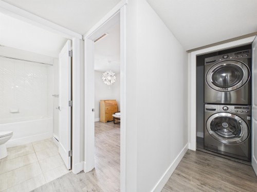 3501 Bishop Place, Coquitlam, BC - Indoor Photo Showing Laundry Room