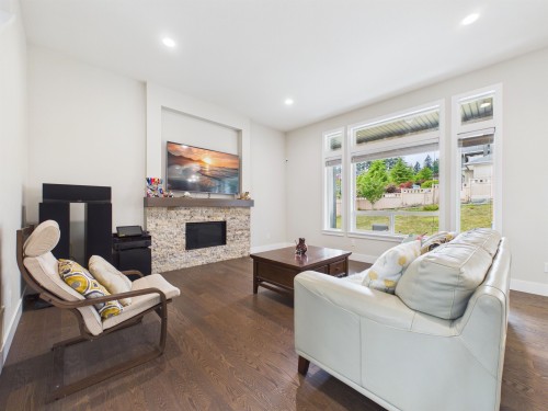 3501 Bishop Place, Coquitlam, BC - Indoor Photo Showing Living Room With Fireplace