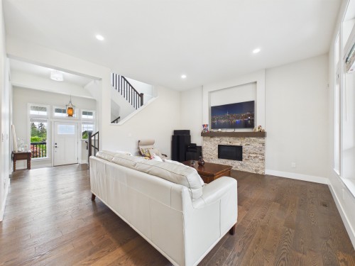 3501 Bishop Place, Coquitlam, BC - Indoor Photo Showing Living Room With Fireplace