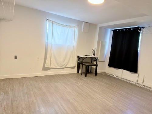 1654 Pender Street E, Vancouver, BC - Indoor