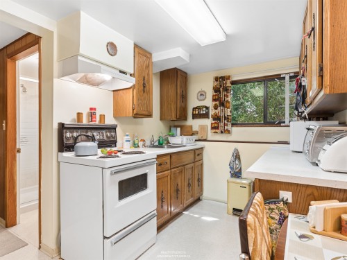 461 18Th Avenue W, Vancouver, BC - Indoor Photo Showing Kitchen