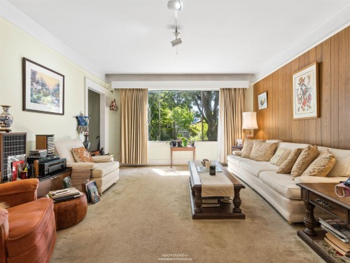 461 18Th Avenue W, Vancouver, BC - Indoor Photo Showing Living Room
