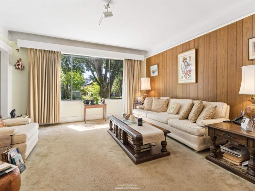 461 18Th Avenue W, Vancouver, BC - Indoor Photo Showing Living Room