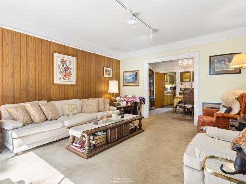 461 18Th Avenue W, Vancouver, BC - Indoor Photo Showing Living Room