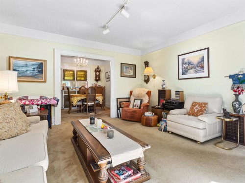 461 18Th Avenue W, Vancouver, BC - Indoor Photo Showing Living Room