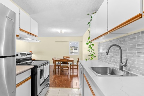 316-780 Premier Street, North Vancouver, BC - Indoor Photo Showing Kitchen