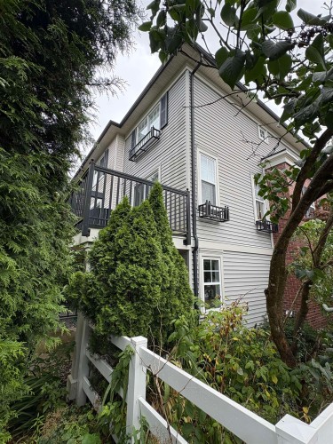 11-2495 Davies Avenue  Port Coquitlam, BC V3C 0B2