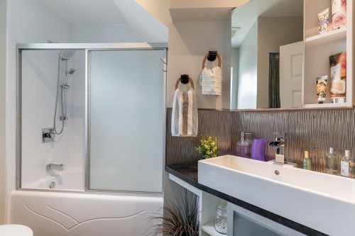 14-3871 River Road Road W, Delta, BC - Indoor Photo Showing Bathroom
