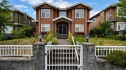 7979 11th Avenue Burnaby, BC V3N 2N5