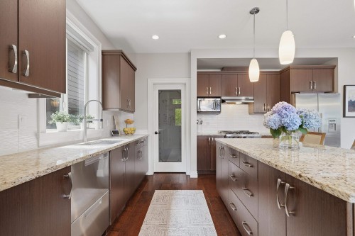 1225 Burkemont Place, Coquitlam, BC - Indoor Photo Showing Kitchen With Upgraded Kitchen