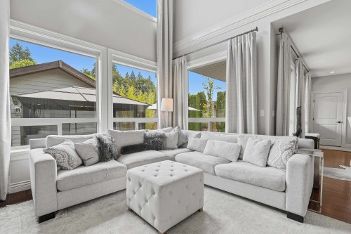 1225 Burkemont Place, Coquitlam, BC - Indoor Photo Showing Living Room