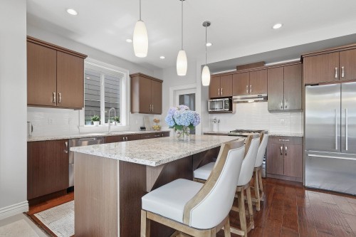 1225 Burkemont Place, Coquitlam, BC - Indoor Photo Showing Kitchen With Upgraded Kitchen