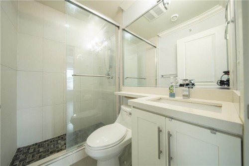 2216 Mannering Avenue, Vancouver, BC - Indoor Photo Showing Bathroom