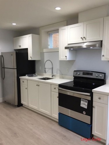 2216 Mannering Avenue, Vancouver, BC - Indoor Photo Showing Kitchen