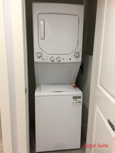 2216 Mannering Avenue, Vancouver, BC - Indoor Photo Showing Laundry Room