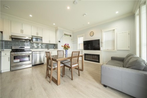 2216 Mannering Avenue, Vancouver, BC - Indoor Photo Showing Other Room
